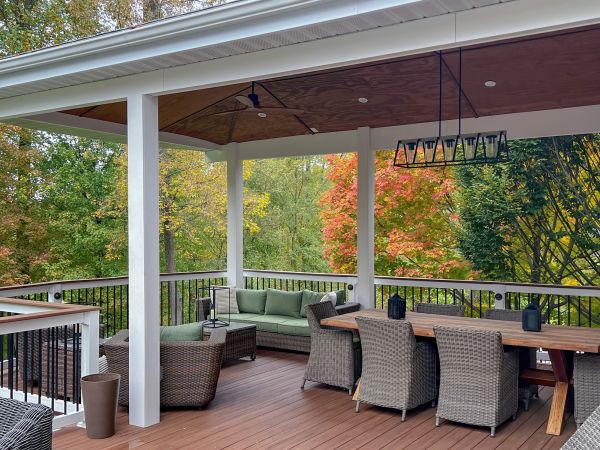 Deck Enclosure Construction in Lake Zurich